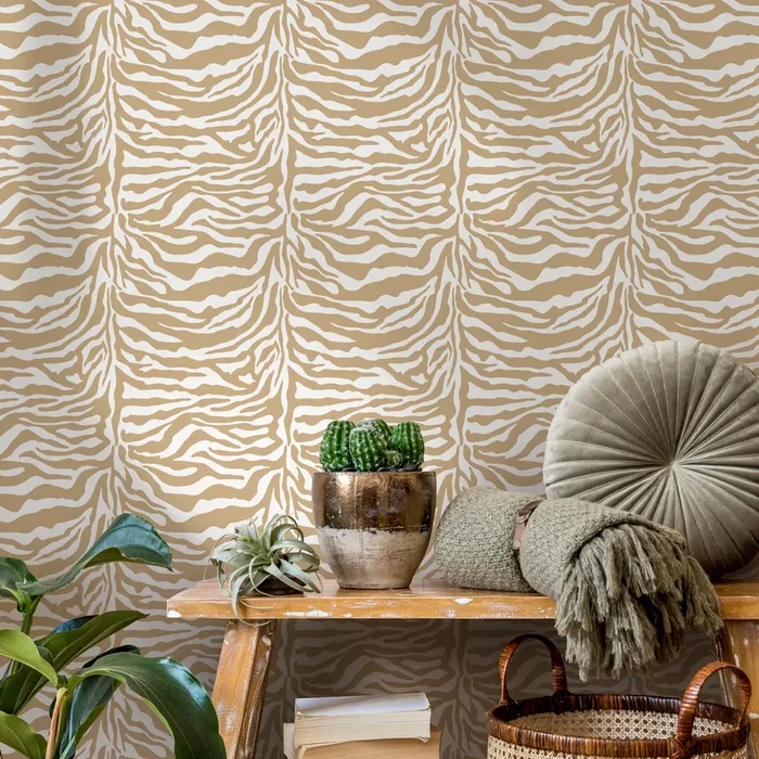 Abstract Wallpaper With Bold Zebra Stripes In Beige And White – C772