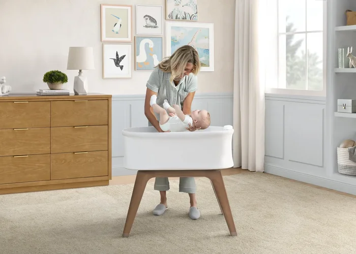 Aero Smart Auto Glide Bassinet with Cry Detection & Bluetooth Wireless Technology