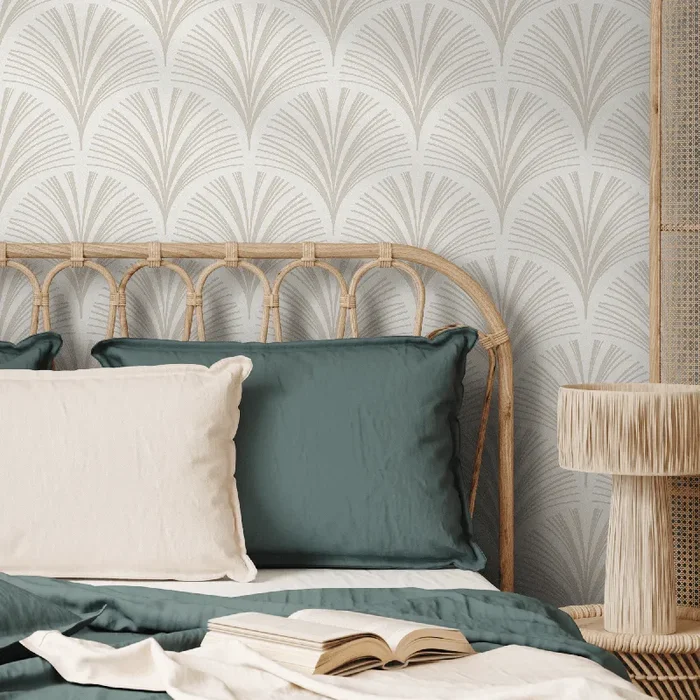 Art Deco Wallpaper Featuring An Elegant Fan Motif In Beige – C219