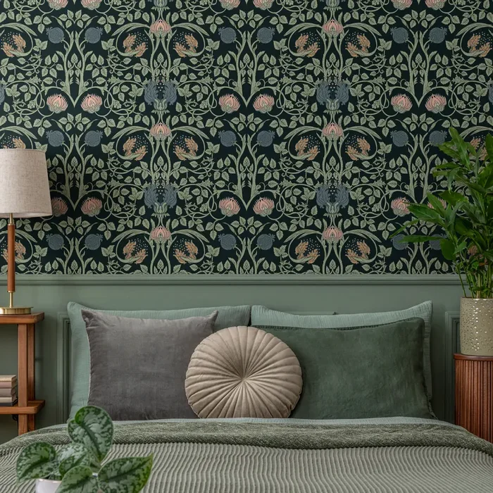Art Nouveau Wallpaper With An Intricate Floral Damask In Green, Pink, And Blue – B919