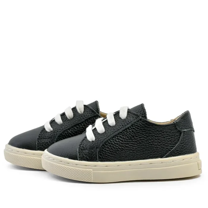 Black – Low Top Sneakers