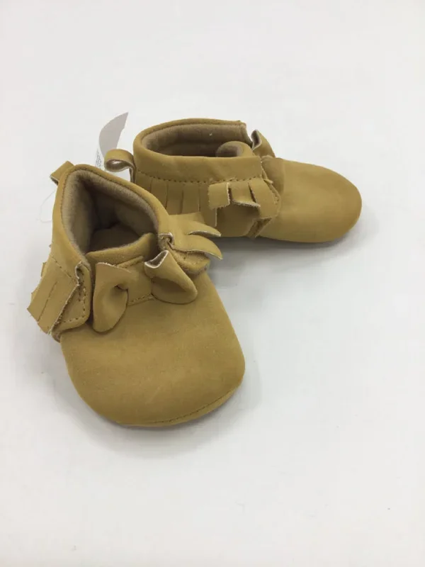 Carter’s Child Size 3-6 Months Tan Baby/Walker Shoes