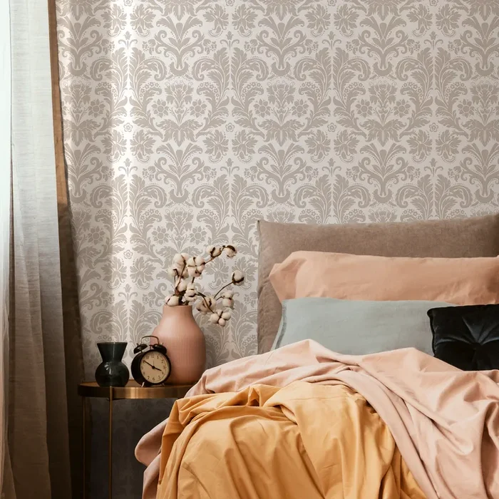 Damask Wallpaper With A Classic Intricate Motif In Beige And Cream – C450