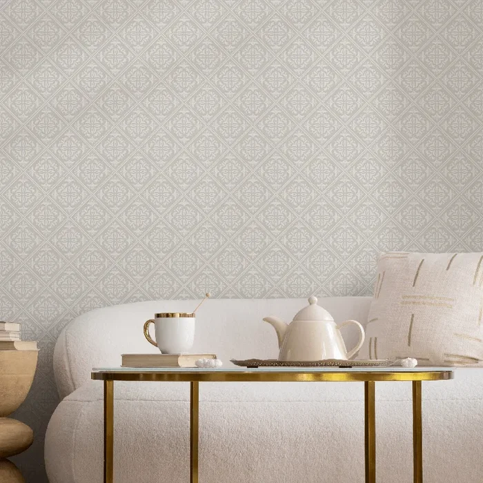 Damask Wallpaper With An Intricate Trellis Motif In Beige And Cream – C326