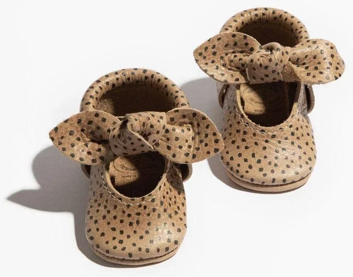 Freshly Picked Knotted Bow Moccasins Mini Sole V2, Size 4 – Almond Speckles