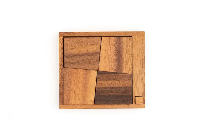 Impossible Square – No Fit Puzzle