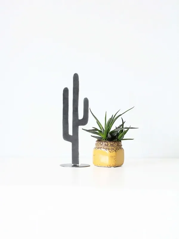 Metal Cactus Silhouette – Medium