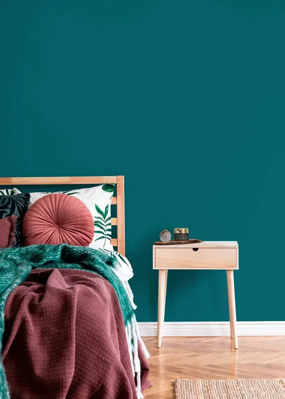 Minimalist Wallpaper Featuring A Solid Color In Skobeloff Green – D444