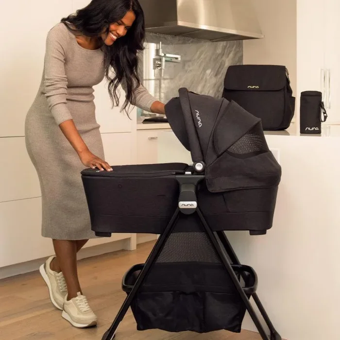 Nuna Swiv & Triv Bassinet + Stand