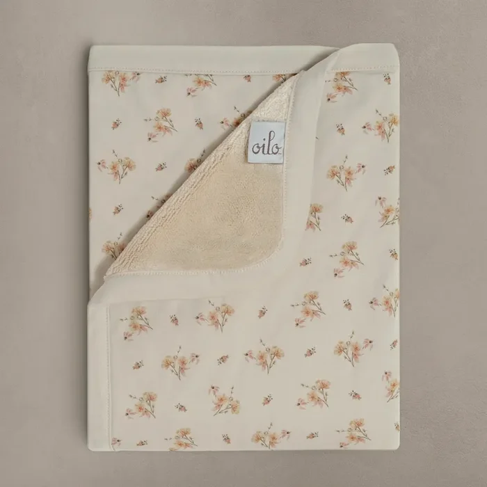 Oilo Cuddle Blanket in Dainty Floral