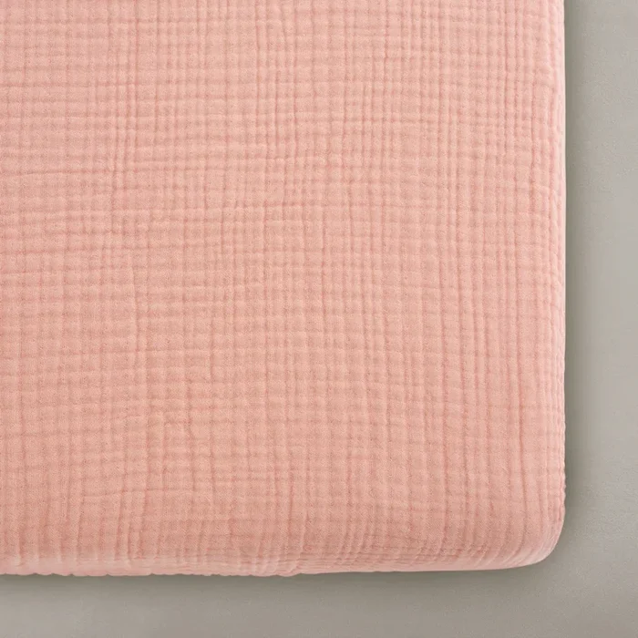 Oilo Rosette Pink Premium Muslin Crib Sheet