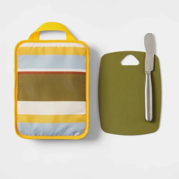 On The Go Cutting Board and Cheese Knife Set – Room Essentials™