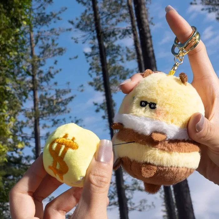 Pull On Me Keychain-Bee and Coin