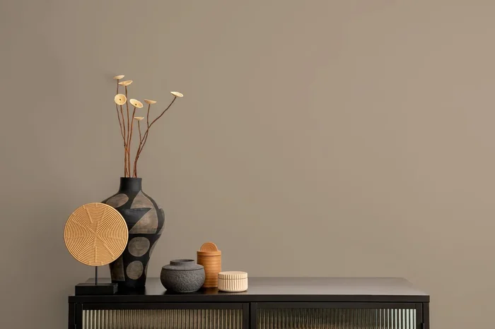 Solid Color Wallpaper Featuring An Earthy Hue In Grullo Gray – D422