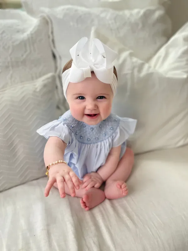 Wide pantyhose headband with 4.5” bow (age 3m+)